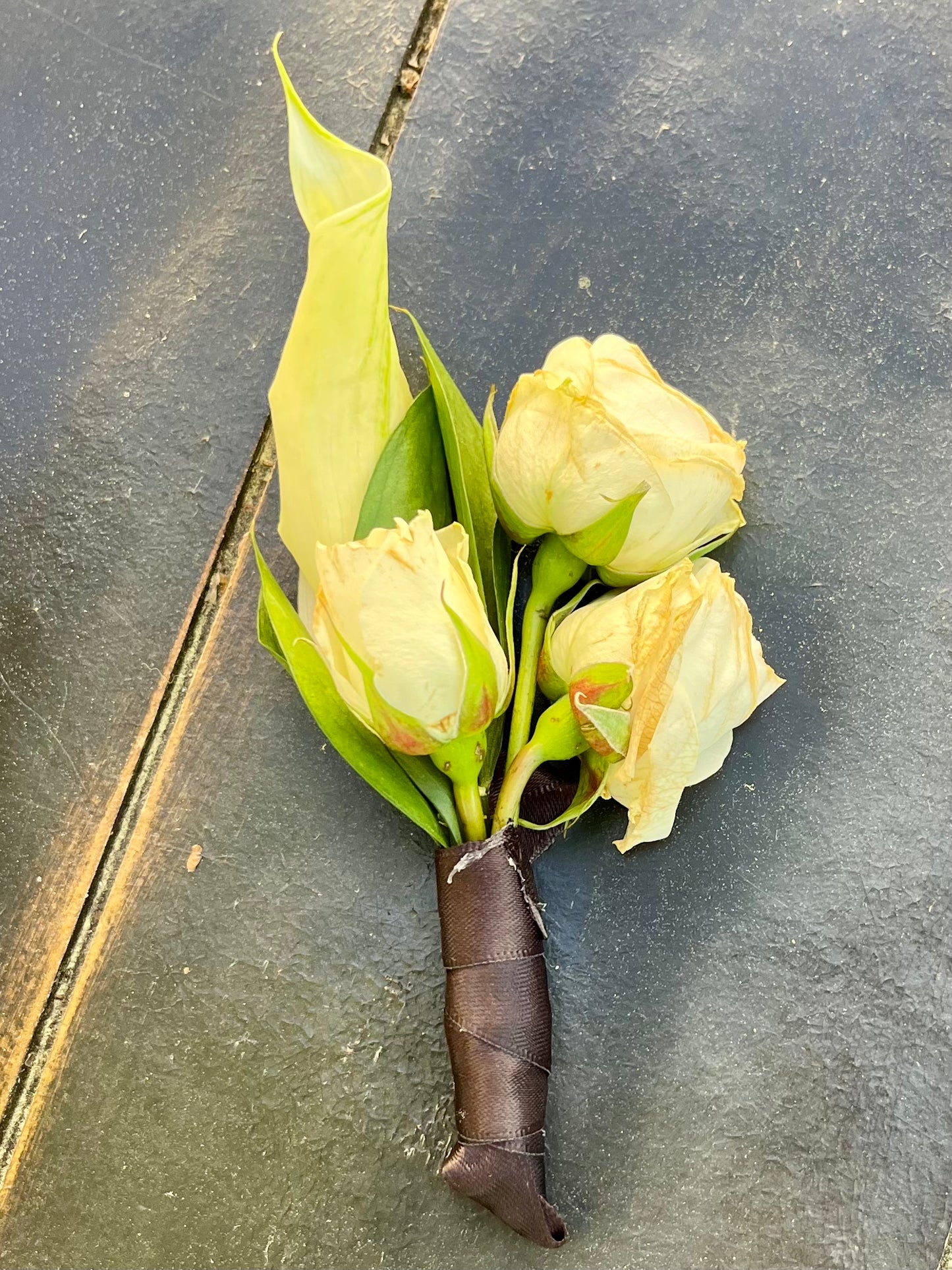 groom's boutonniere