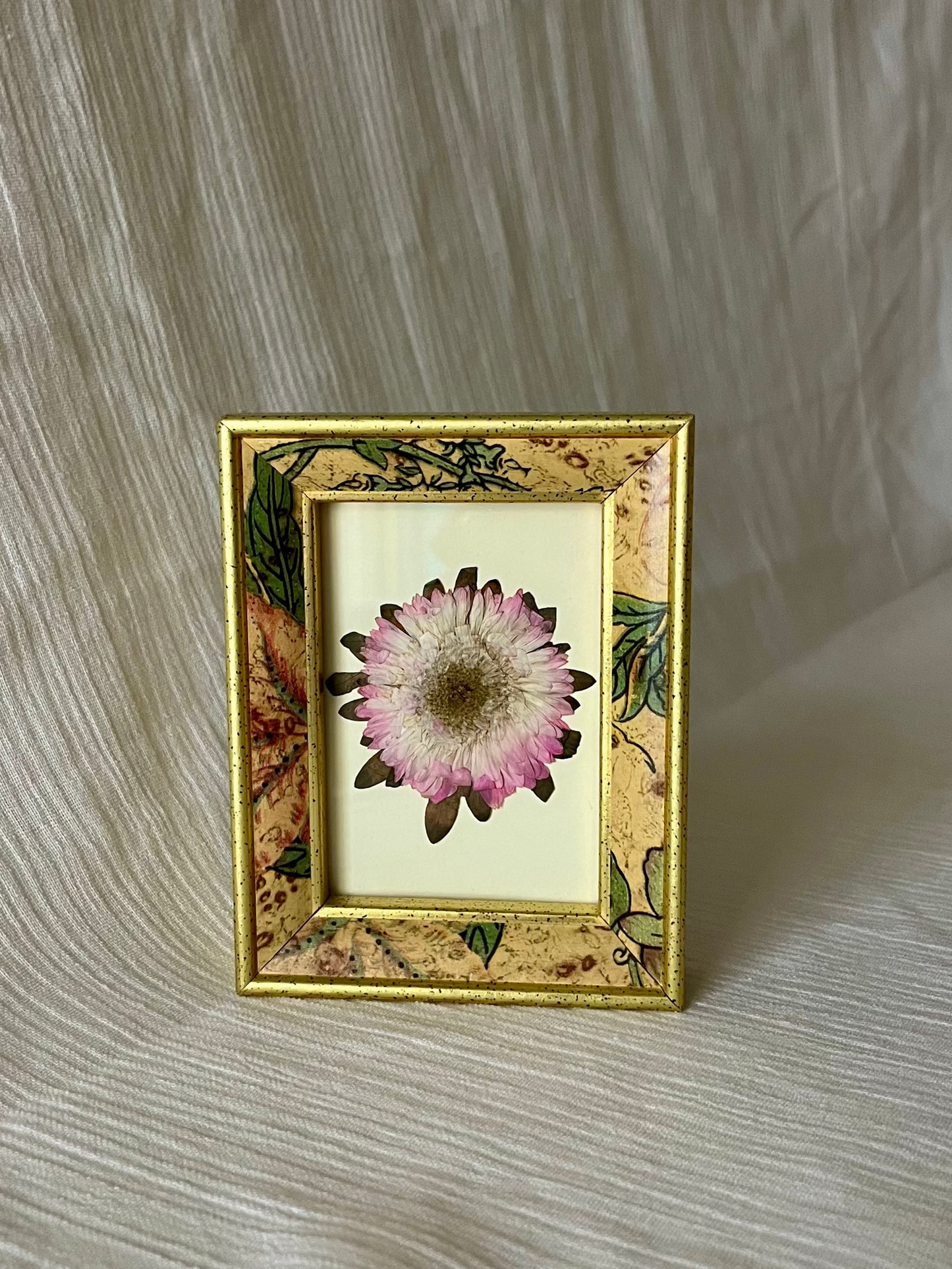 dainty pressed flower frame