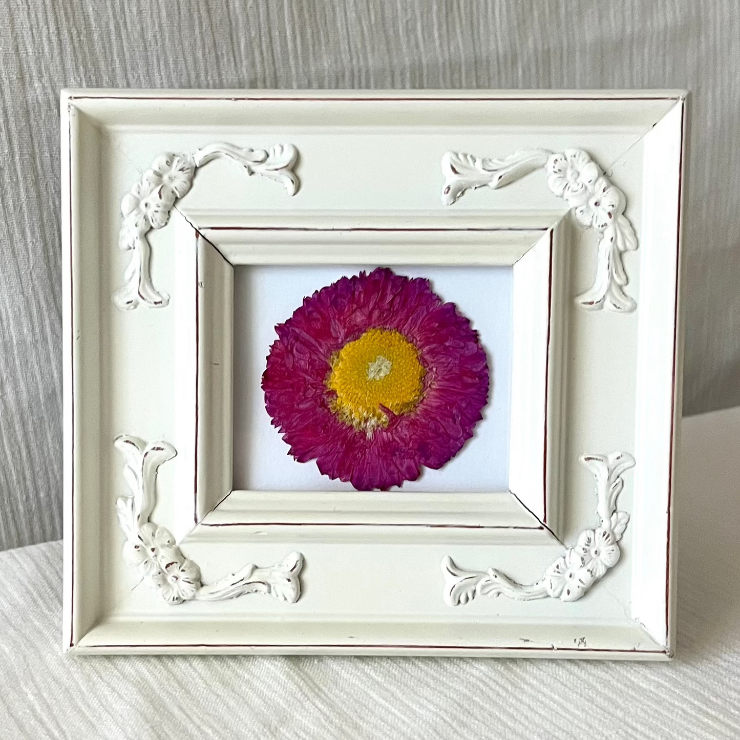 simple n cute framed flower