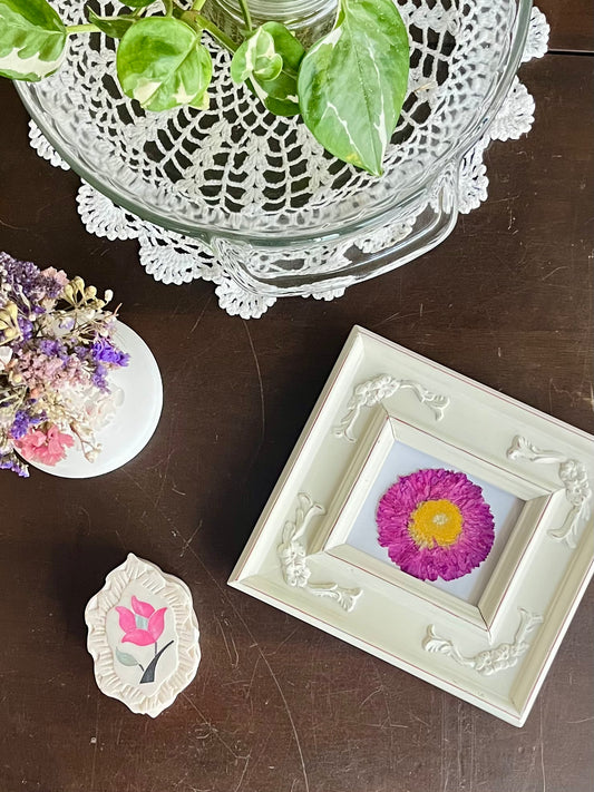 simple n cute framed flower