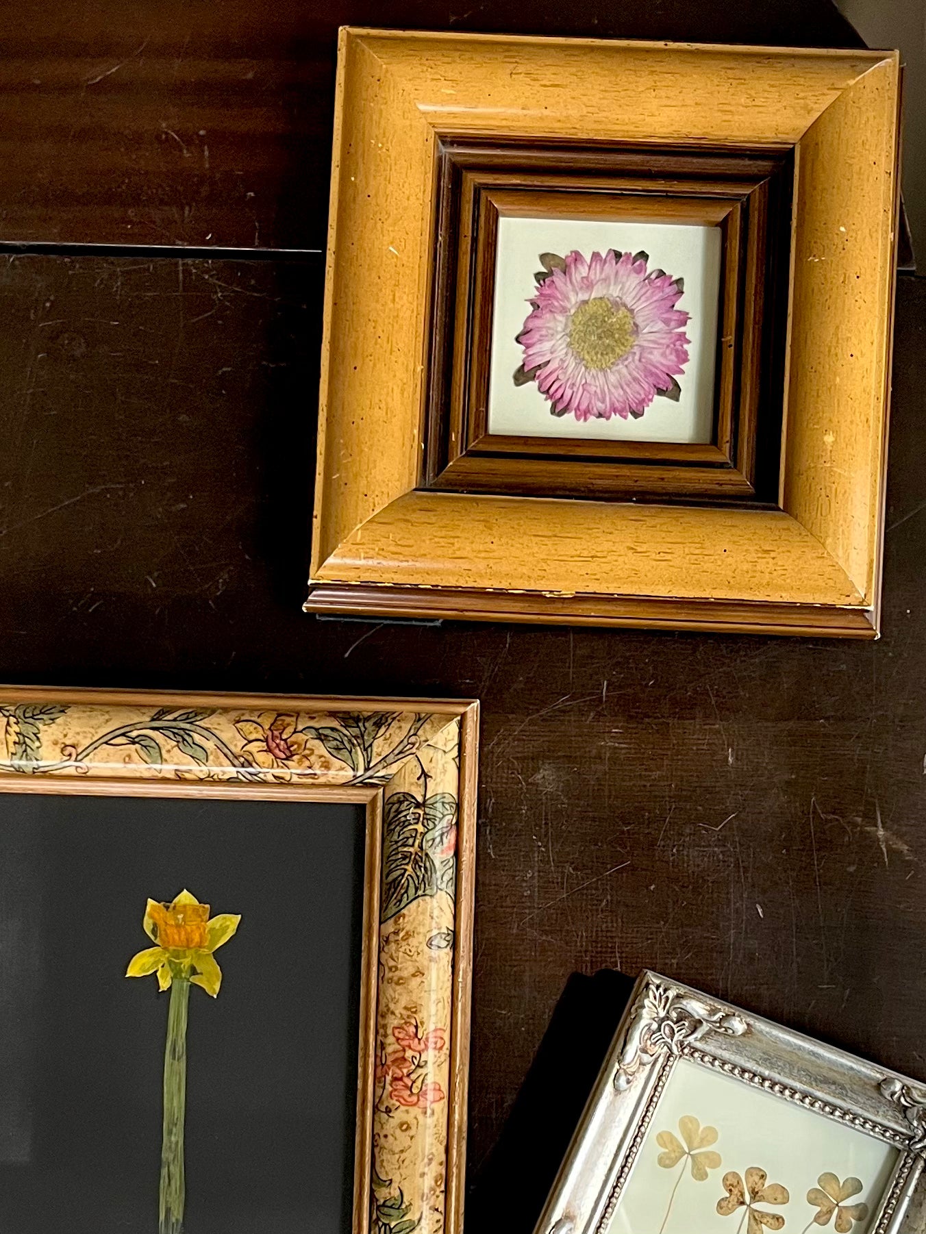 simple n cute framed flower